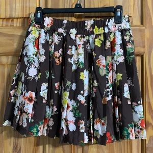 Princess Very Wang Junior’s Large Floral Pleated Skirt